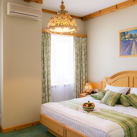 Landhaus Hotel Brovary Extérieur photo