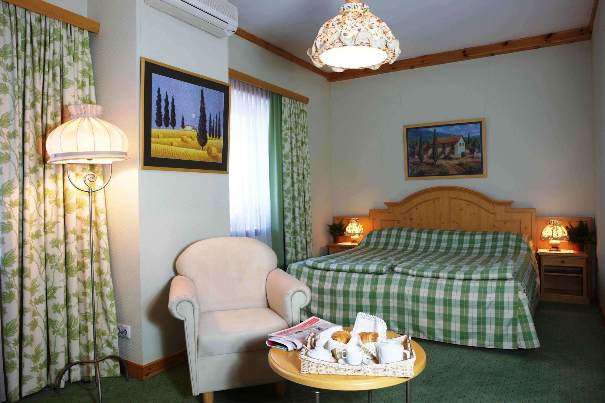 Landhaus Hotel Brovary Extérieur photo